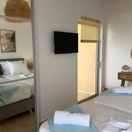 Lägenhet Fronte Mare - Sea Front Luxury With Private Patio