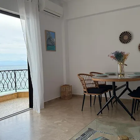 Lägenhet Fronte Mare - Sea Front Luxury With Private Patio