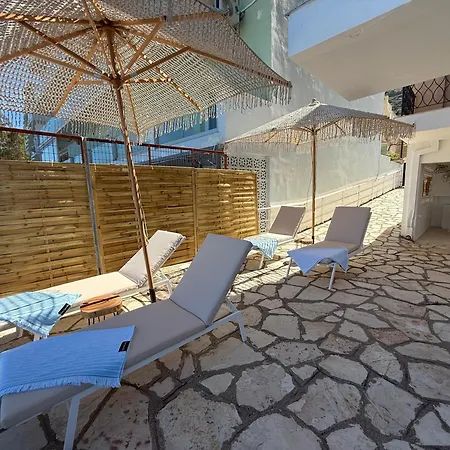 Fronte Mare - Sea Front Luxury With Private Patio Lägenhet *