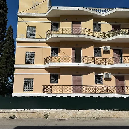 Fronte Mare - Sea Front Luxury With Private Patio Lägenhet