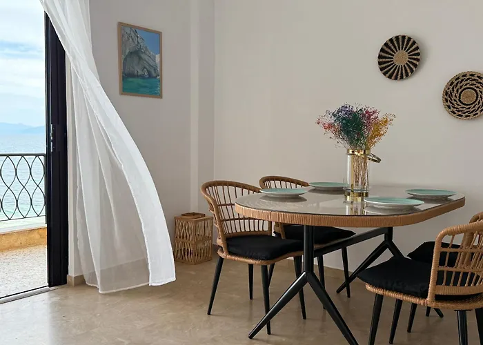 Fronte Mare - Sea Front Luxury With Private Patio * Mpenitses