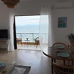 Fronte Mare - Sea Front Luxury With Private Patio Lägenhet Benitses (Corfu)
