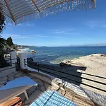 Fronte Mare - Sea Front Luxury With Private Patio Lägenhet Benitses (Corfu)