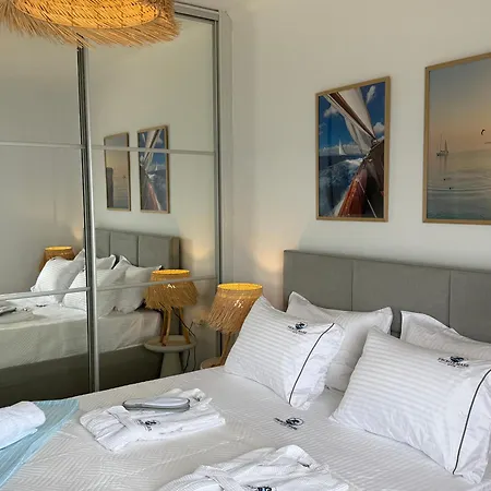 Fronte Mare - Sea Front Luxury With Private Patio Бенитсес