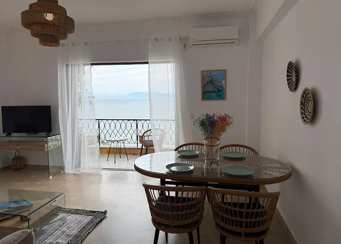 Fronte Mare - Sea Front Luxury With Private Patio Appartamento