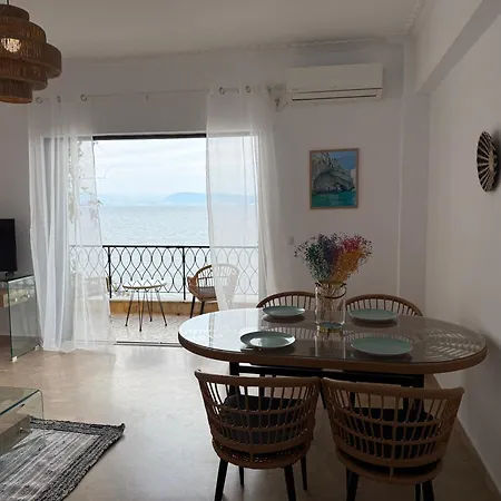 Fronte Mare - Sea Front Luxury With Private Patio Apartament