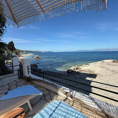 Fronte Mare - Sea Front Luxury With Private Patio Apartament Benitses (Corfu)